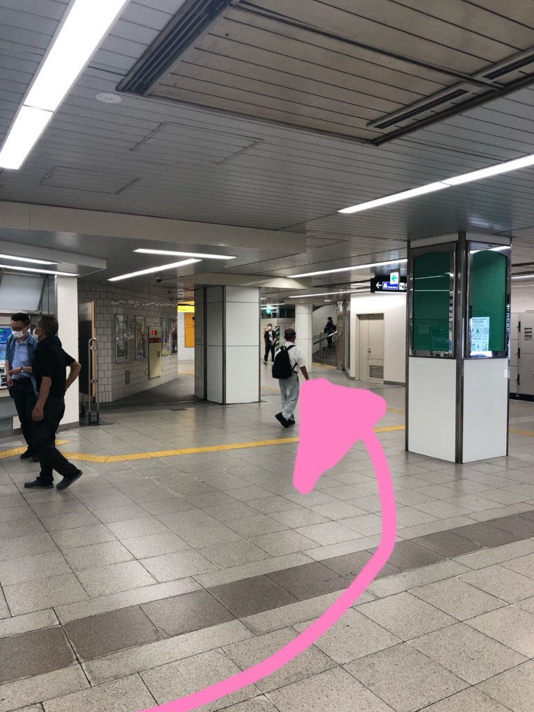 大阪駅中央口(JR線)からの行き方13