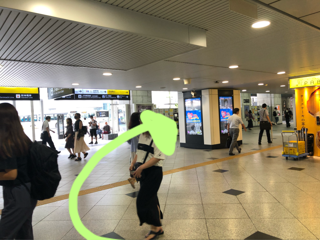 大阪駅南口(JR線)からの行き方1