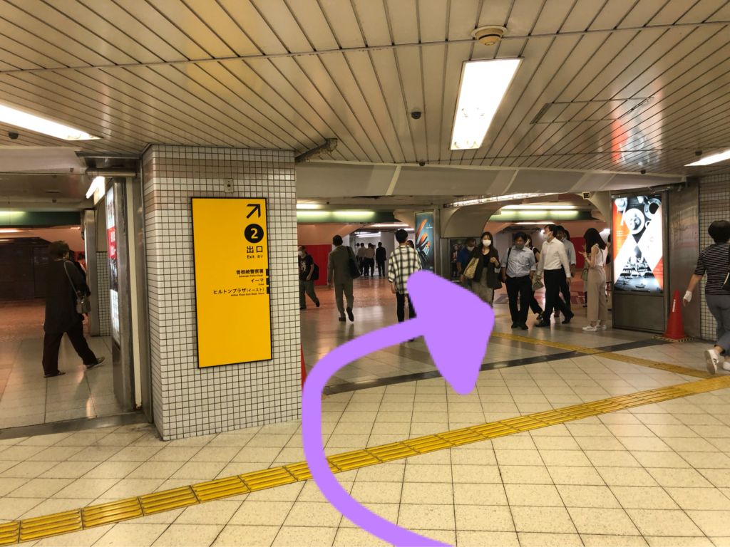 西梅田駅南改札(地下鉄四つ橋線)からの行き方6